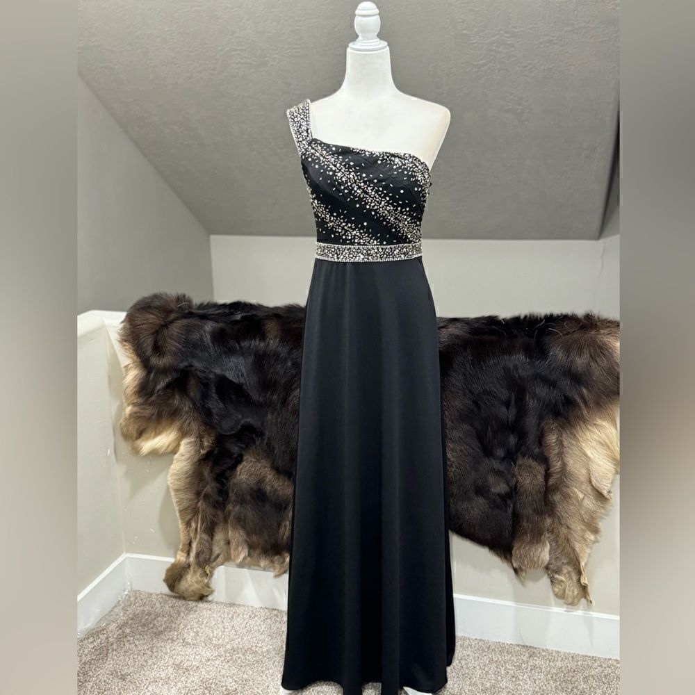 Gorgeous Black One Shoulder Beads & Sequins Gown/Evening Dress